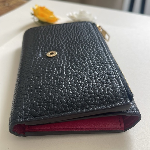 Louis Vuitton Capucines Wallet - Picture 4 of 8